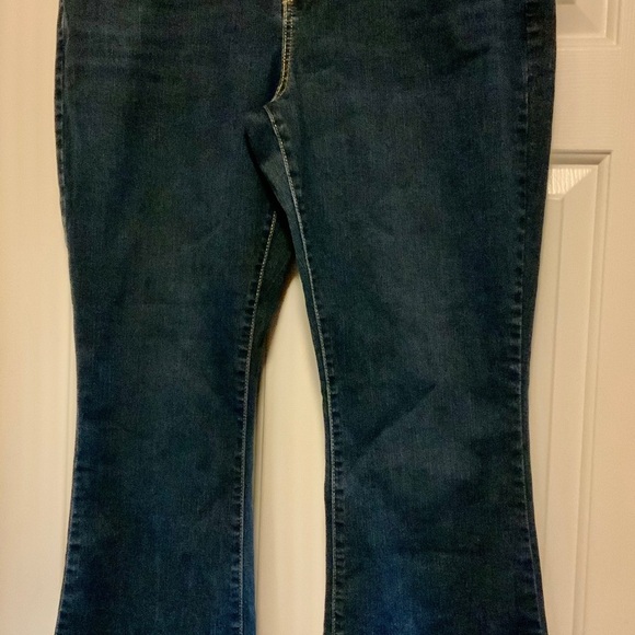 Levi’s Signature Gold Mid Rise Dark Denim Boot Cut Size 16 - Picture 6 of 7
